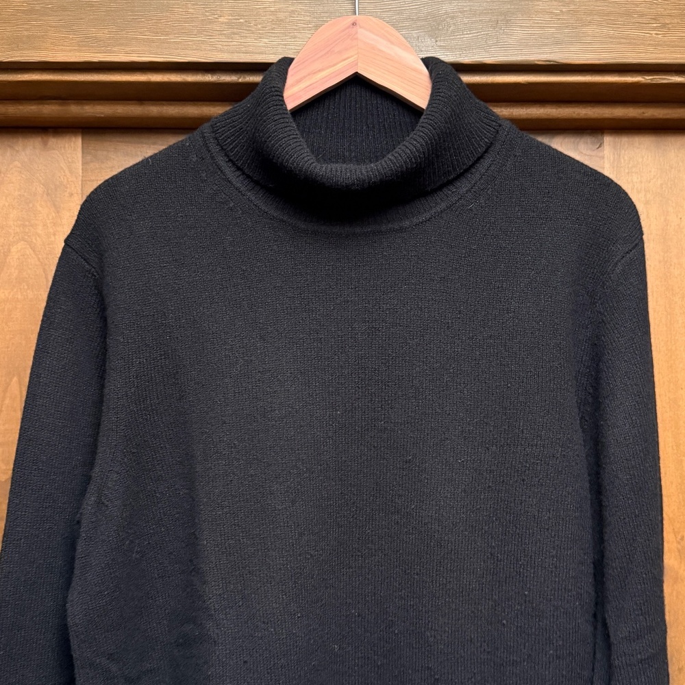 UNIQLO 100% Lambswool Turtleneck Sweater